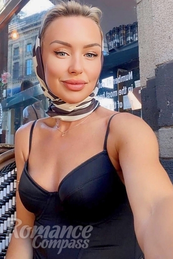 Ukrainian mail order bride Svitlana from Rotterdam with blonde hair and green eye color - image 1