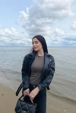 Ukrainian mail order bride Anastasia from Munich with brunette hair and blue eye color - image 6