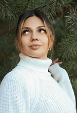 Ukrainian mail order bride Bohdana from Luxembourg with light brown hair and hazel eye color - image 9