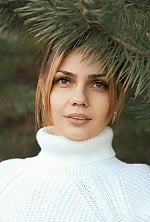 Ukrainian mail order bride Bohdana from Luxembourg with light brown hair and hazel eye color - image 6