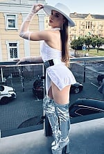 Ukrainian mail order bride Marharyta from Kyiv with light brown hair and blue eye color - image 8