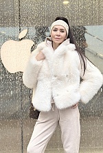 Ukrainian mail order bride Victoria from Krąków with black hair and green eye color - image 3