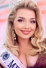 Ukrainian mail order bride Natalia from Tivat with light brown hair and green eye color - image 9