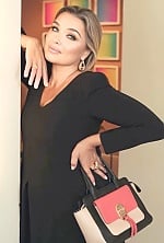 Ukrainian mail order bride Natalia from Tivat with light brown hair and green eye color - image 7