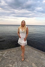 Ukrainian mail order bride Nadiia from Istanbul with blonde hair and green eye color - image 5