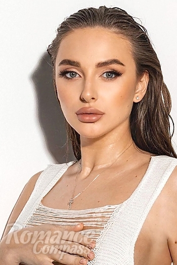 Ukrainian mail order bride Anna from Melitopol with light brown hair and brown eye color - image 1