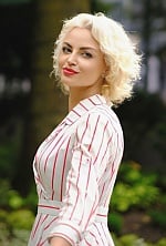 Ukrainian mail order bride Vika from Kyiv with blonde hair and green eye color - image 3