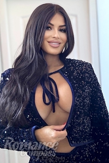 Ukrainian mail order bride Jennifer from Santa Cruz de Tenerife with brunette hair and brown eye color - image 1