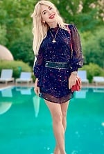 Ukrainian mail order bride Olesia from Kyiv with light brown hair and green eye color - image 7