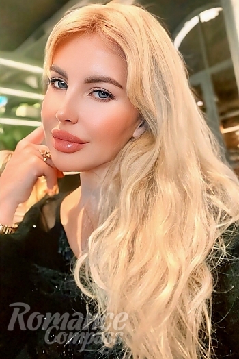 Ukrainian mail order bride Olesia from Kyiv with light brown hair and green eye color - image 1