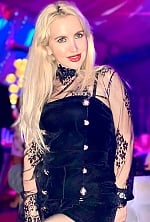 Ukrainian mail order bride Olesia from Kyiv with light brown hair and green eye color - image 8