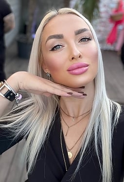 Darya, 38 y.o. from Zaporizhzhia, Ukraine