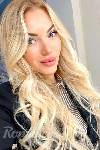 Ukrainian mail order bride Marina from Prague with blonde hair and green eye color - image 1