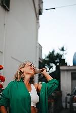 Ukrainian mail order bride Yuliia from Martinsicuro with blonde hair and green eye color - image 13