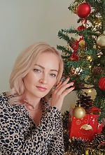 Ukrainian mail order bride Yuliia from Martinsicuro with blonde hair and green eye color - image 16