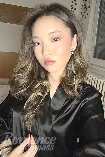 Ukrainian mail order bride Dilda from Almaty with brunette hair and brown eye color - image 1