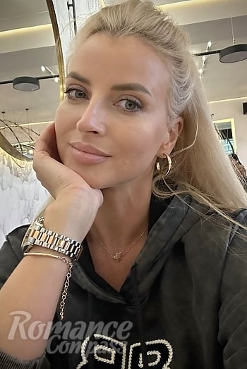Ukrainian mail order bride Yaroslava from Toronto with blonde hair and blue eye color - image 1