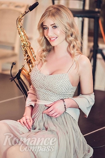 Ukrainian mail order bride Dariia from Kyiv with blonde hair and blue eye color - image 1