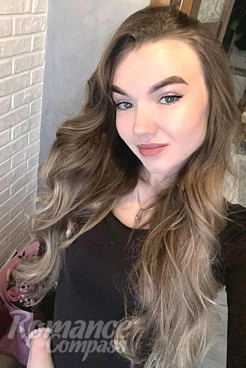 Ukrainian mail order bride Valeriia from Dubno with blonde hair and green eye color - image 1