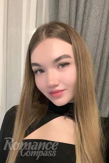 Ukrainian mail order bride Valeriia from Dubno with blonde hair and green eye color - image 1