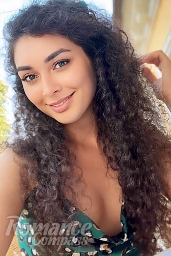 Ukrainian mail order bride Tamara from Palm Coast with black hair and brown eye color - image 1