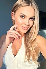 Ukrainian mail order bride Anna from Kyiv with blonde hair and green eye color - image 2