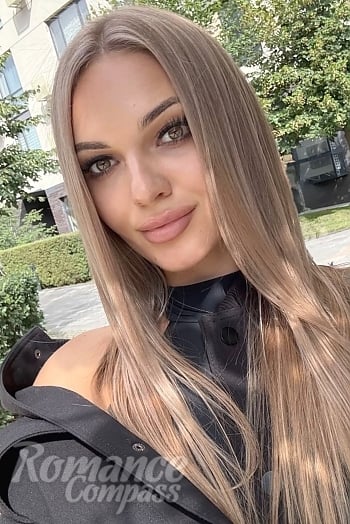 Ukrainian mail order bride Anna from Kyiv with blonde hair and green eye color - image 1