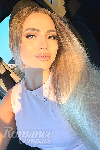 Ukrainian mail order bride Violeta from H&icirc;nceşti with blonde hair and brown eye color - image 1