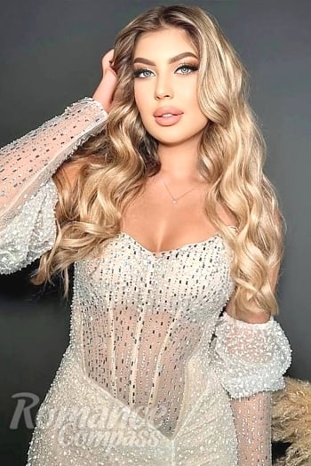 Ukrainian mail order bride Elina from Rivne with blonde hair and green eye color - image 1