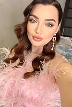 Ukrainian mail order bride Yevheniia from New York with brunette hair and blue eye color - image 4