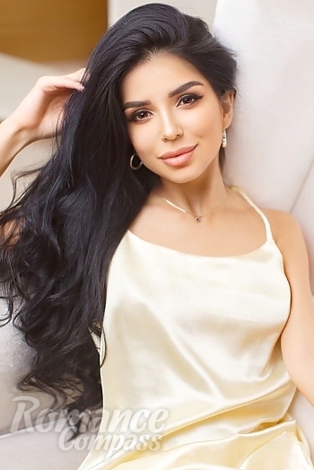 Ukrainian mail order bride Maryna from Obukhiv with brunette hair and brown eye color - image 1