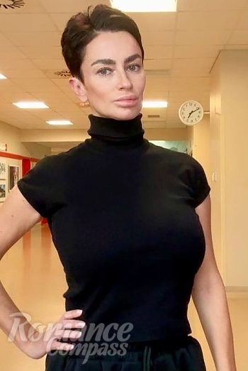 Ukrainian mail order bride Tamara from Bila Tserkva with brunette hair and green eye color - image 1