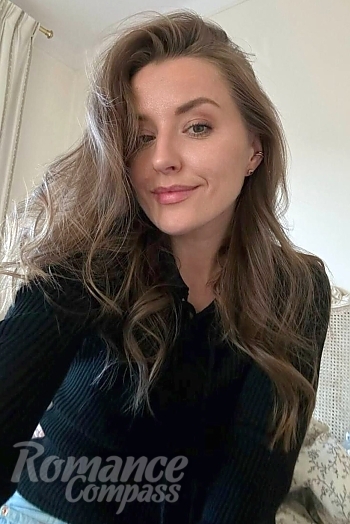 Ukrainian mail order bride Yuliia from Toronto with light brown hair and green eye color - image 1