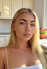 Ukrainian mail order bride Oleksandra from Chicago with blonde hair and green eye color - image 7