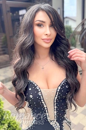 Ukrainian mail order bride Lamia from Kyiv with black hair and black eye color - image 1