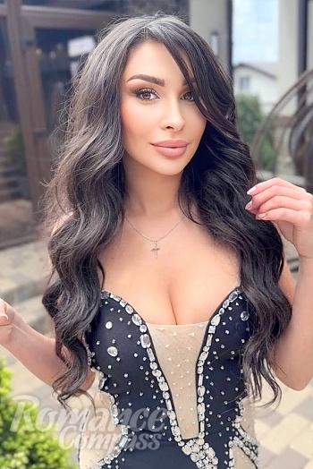 Ukrainian mail order bride Lamia from Kyiv with black hair and black eye color - image 1