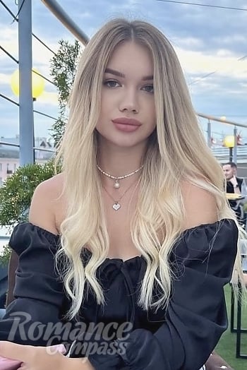 Ukrainian mail order bride Oksana from Wroclaw with blonde hair and green eye color - image 1