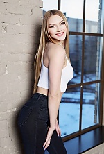 Ukrainian mail order bride Lilya from Los Angeles with light brown hair and brown eye color - image 6