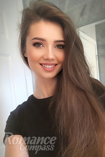 Ukrainian mail order bride Ksenia from Los Angeles with brunette hair and grey eye color - image 1