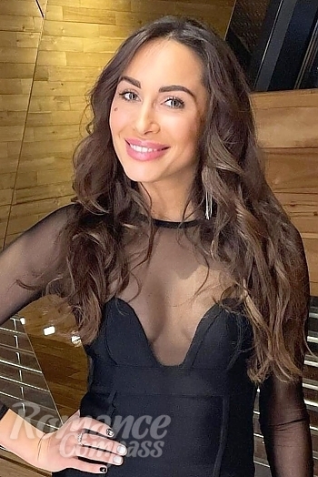 Ukrainian mail order bride Roza from Berlin with brunette hair and green eye color - image 1