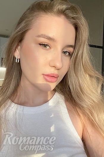 Ukrainian mail order bride Yana from Kiyiv with light brown hair and green eye color - image 1