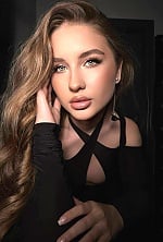 Ukrainian mail order bride Yana from Kiyiv with light brown hair and green eye color - image 6