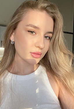 Yana, 23 y.o. from Kiyiv, Ukraine