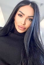 Ukrainian mail order bride Olena from Berlin with black hair and hazel eye color - image 2