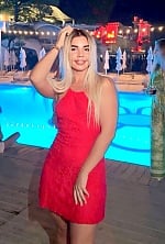 Ukrainian mail order bride Victoriia from Kyiv with light brown hair and brown eye color - image 2