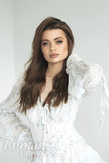 Ukrainian mail order bride Mariia from Vinnytsia with light brown hair and green eye color - image 1