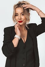 Ukrainian mail order bride Anastasiia from Odesa with light brown hair and green eye color - image 9