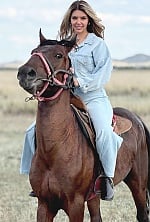 Ukrainian mail order bride Regina from Temirtau with light brown hair and green eye color - image 13