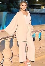 Ukrainian mail order bride Regina from Temirtau with light brown hair and green eye color - image 5