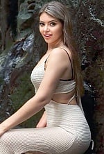 Ukrainian mail order bride Regina from Temirtau with light brown hair and green eye color - image 6